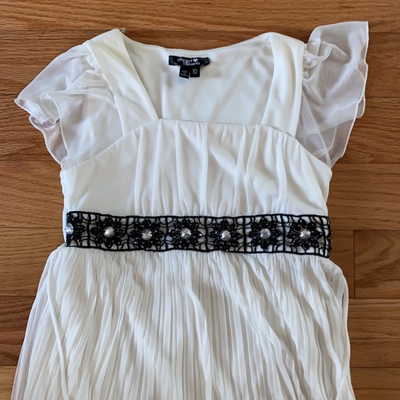 Three Summer Dresses - Picture 5 of 7